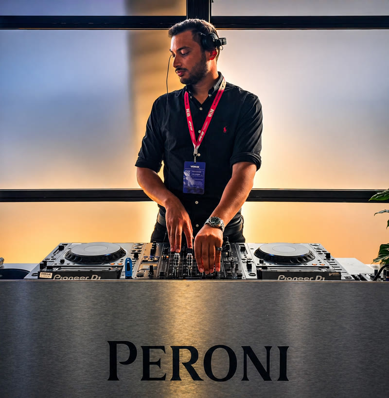 DJ - 1